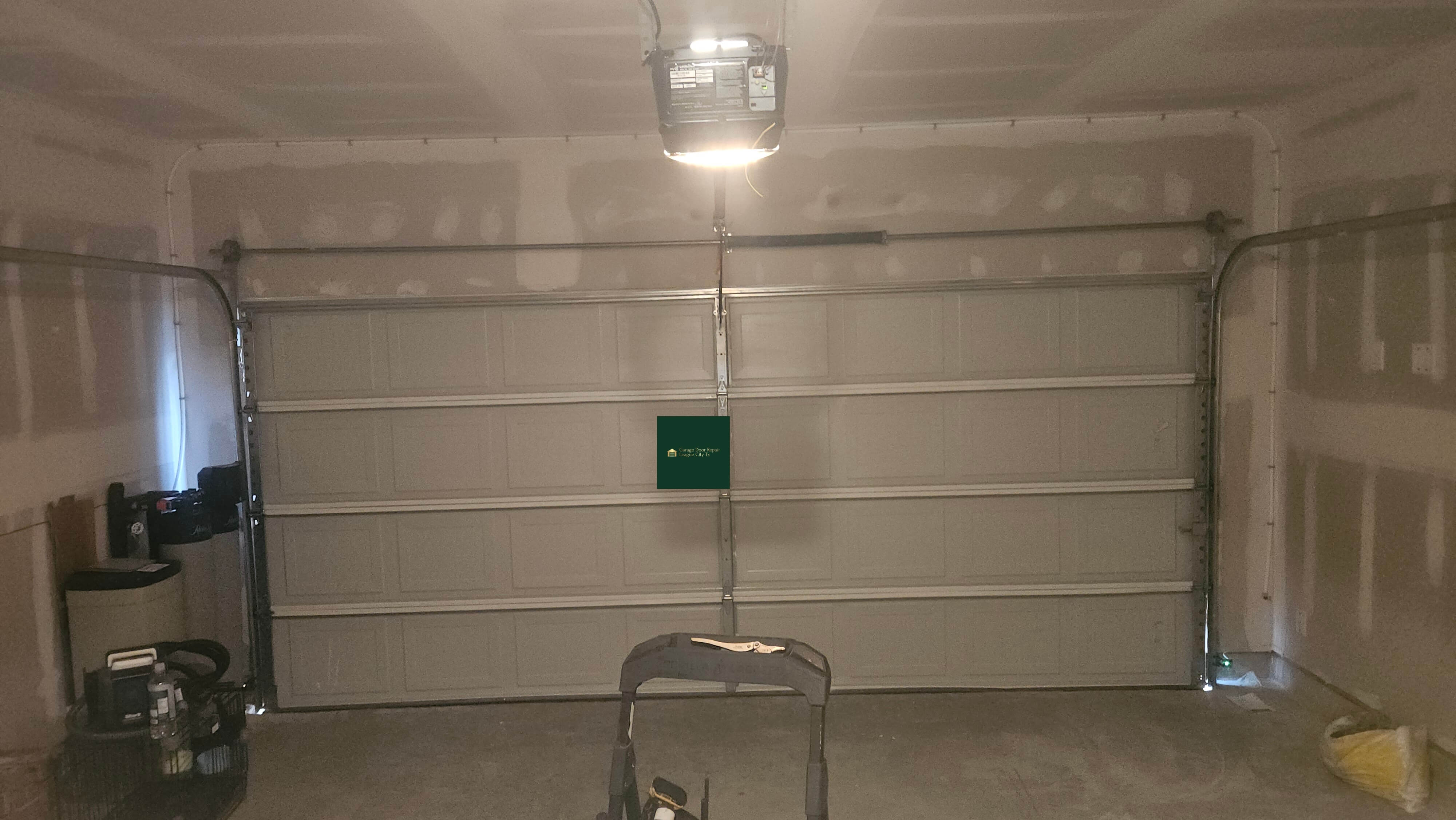 GARAGE-DOOR-MAINTENANCE